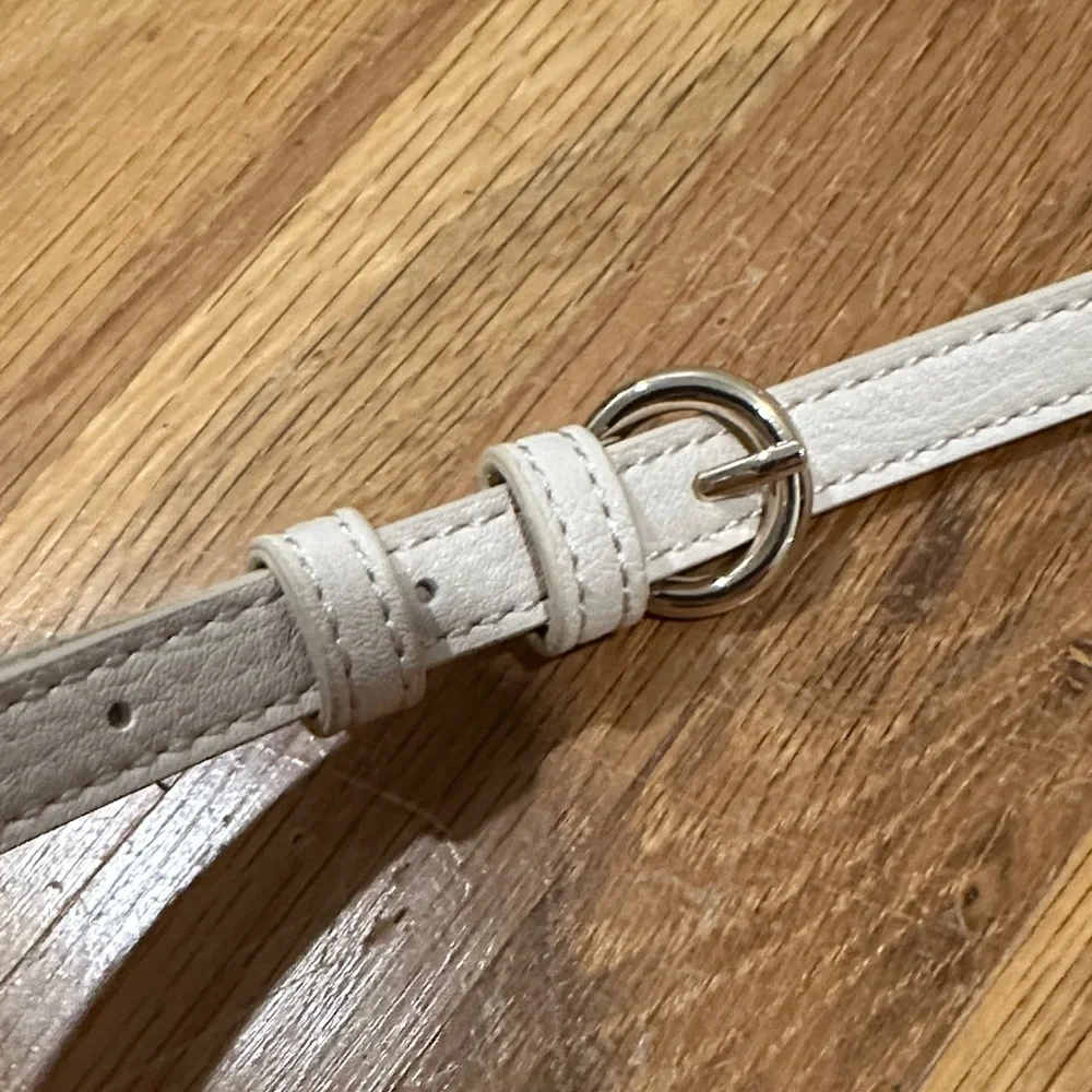 LC Lauren Conrad | Elegant Tweed Handbag with Chain Handle - Picture 6 of 16